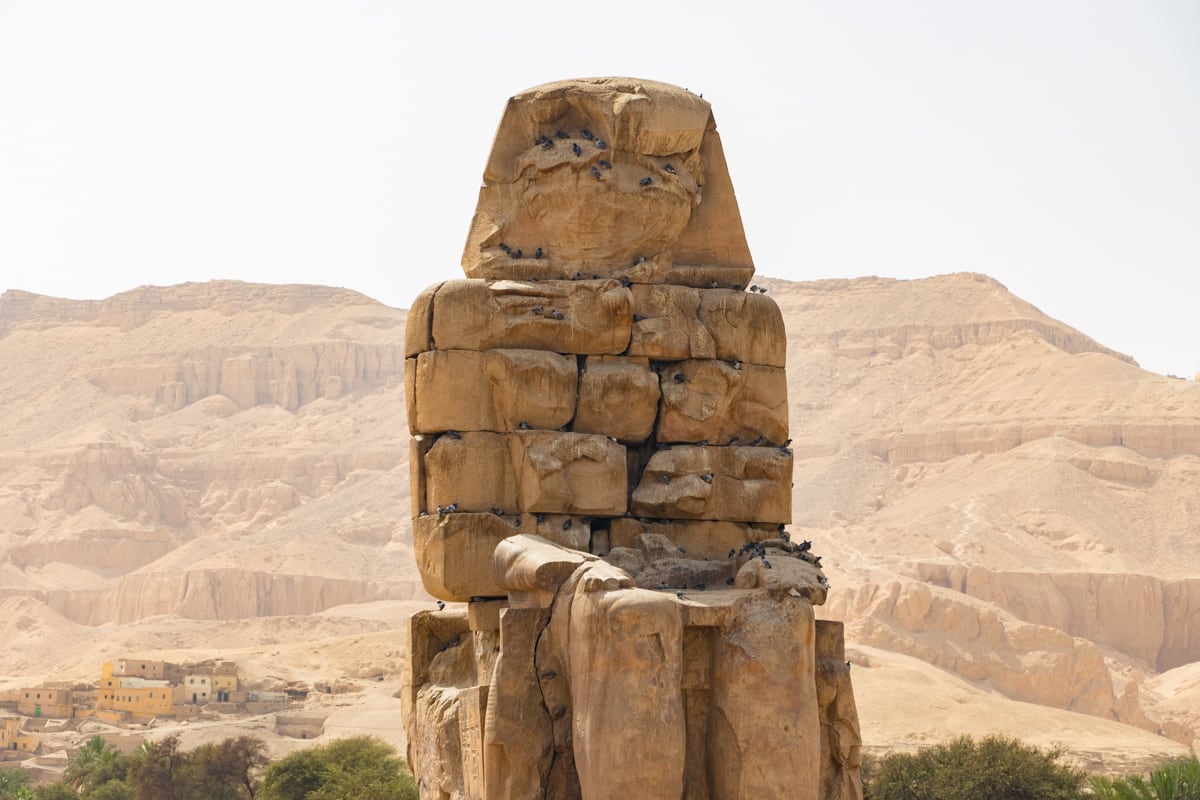 Colosse nord de Memnon à Louxor