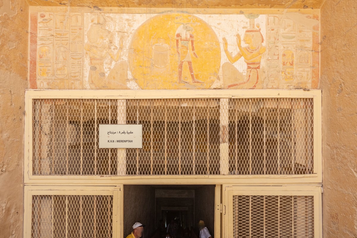 Entrée au tombeau de Mérenptah dans la Vallée des Rois de Louxor
