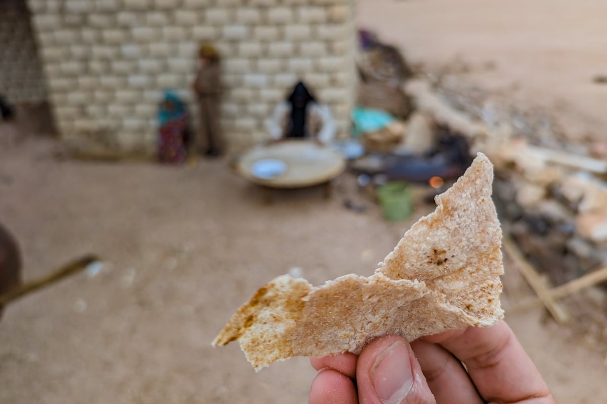 Pain du camp bédouin dans le désert d'Hurghada