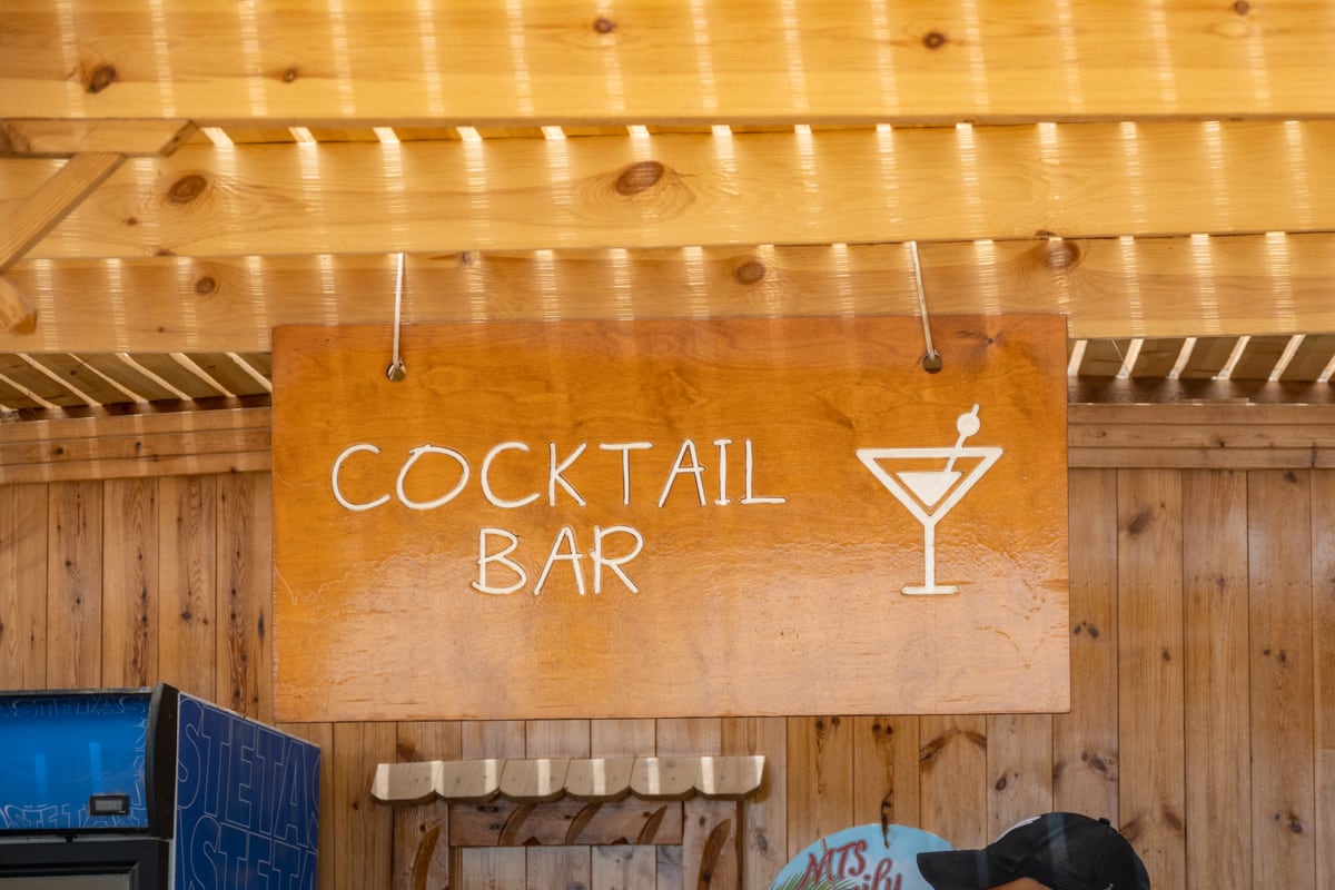 Panneau du cocktail bar d'Orange Bay