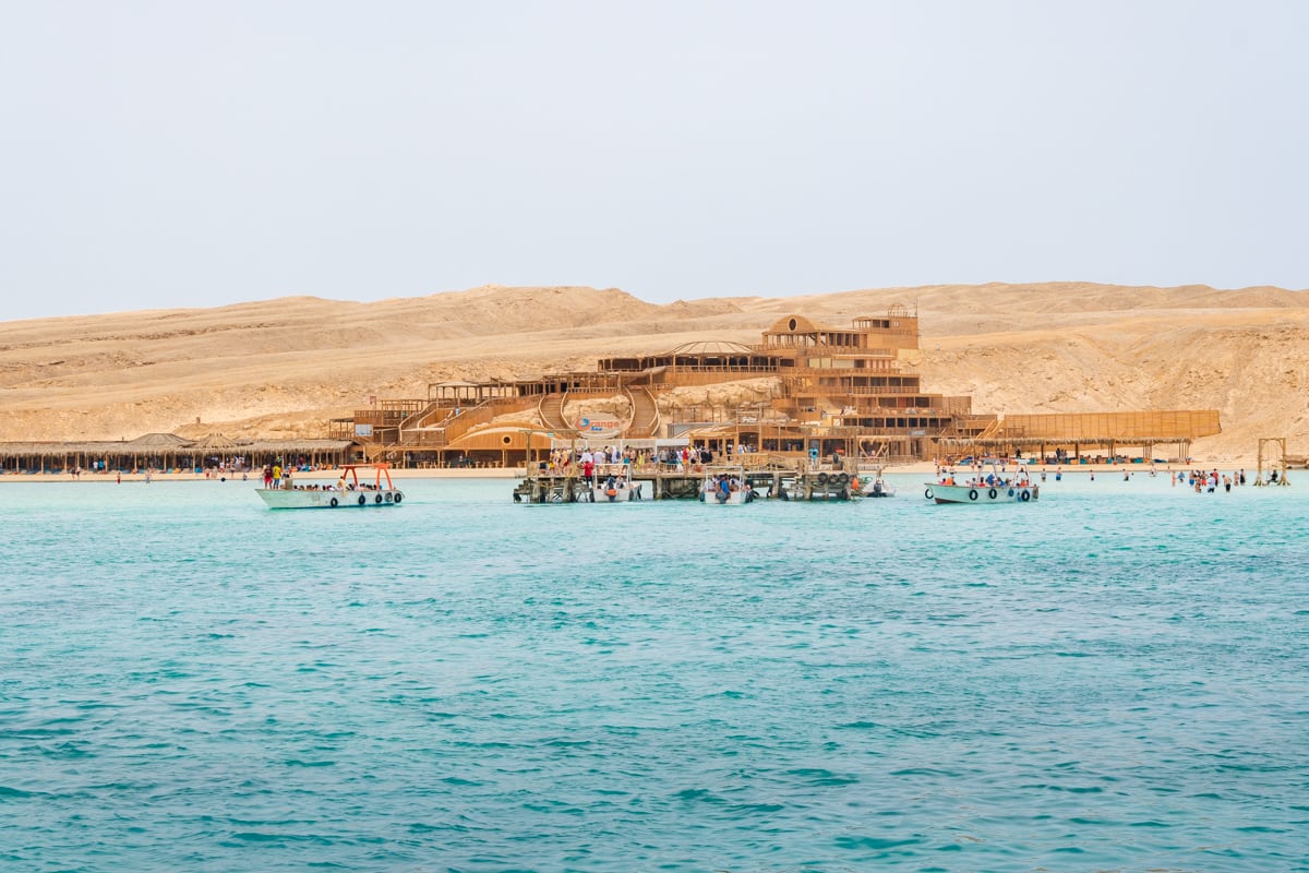 Site d'Orange Bay à Hurghada depuis le bateau