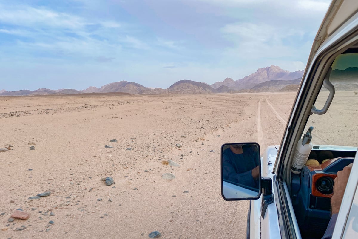 Trajet en jeep lors de l'excursion dans le désert d'Hurghada