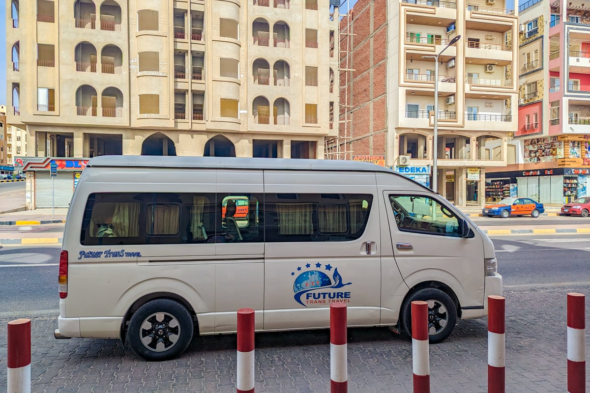 Transfert de l'hôtel pour l'excursion de dauphins à Hurghada