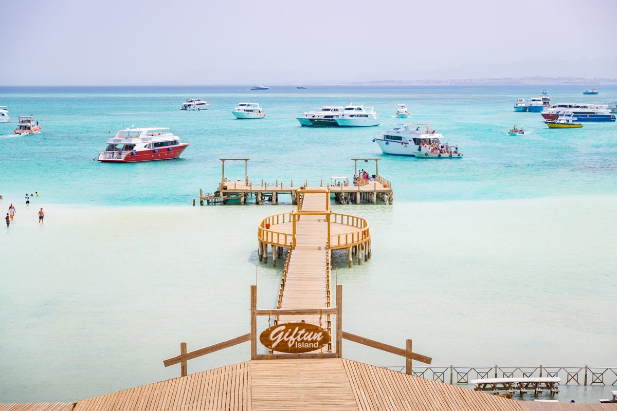 Vue sur jetée de l'Orange Bay à Hurghada